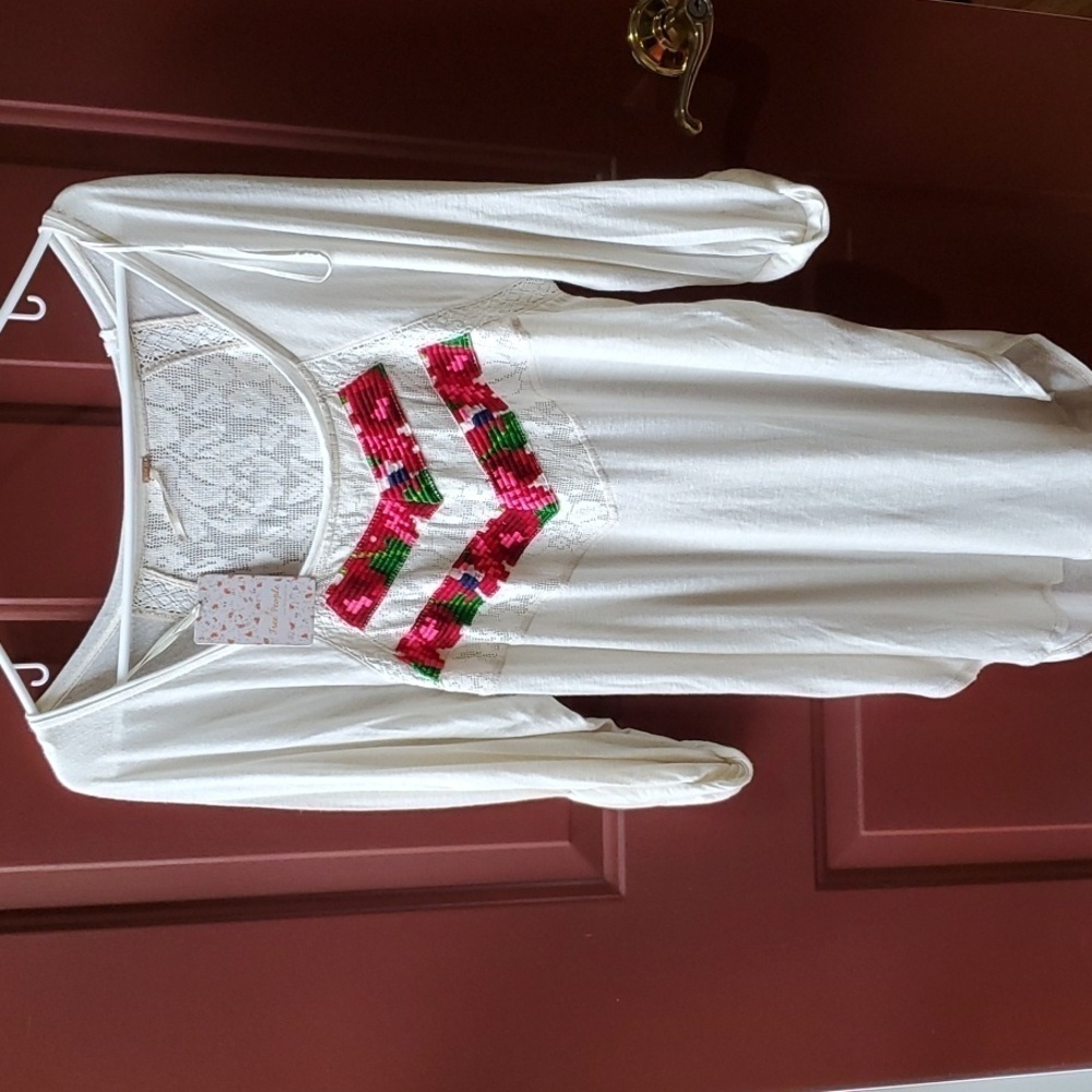 Free People creme blouse  red needlework stripe Lace inset Hi Lo Size medium NWT - Picture 2 of 14